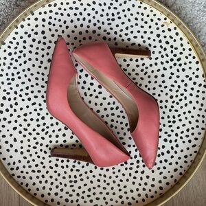 WHITE HOUSE BLACK MARKET coral/salmon heels